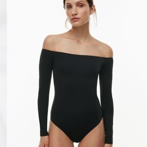 Aritzia Babaton Contour off-shoulder longsleeve bodysuit